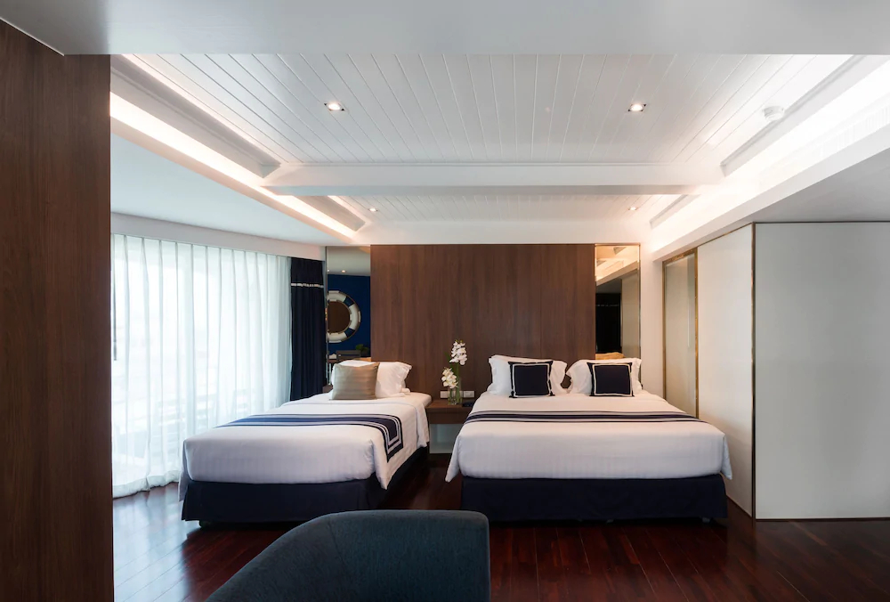 A-One The Royal Cruise Hotel