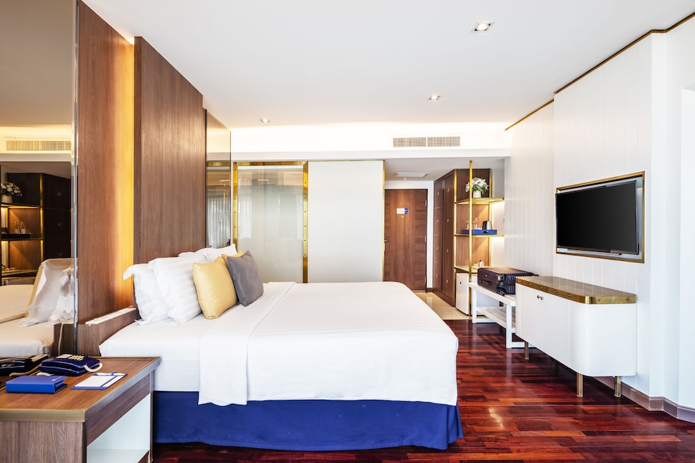 A-One The Royal Cruise Hotel