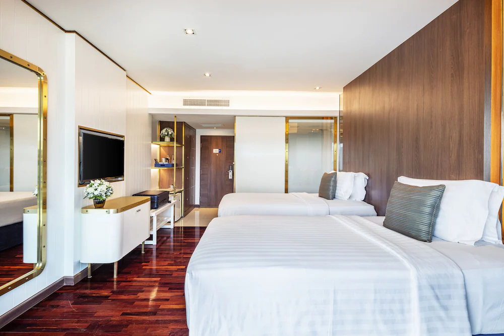 A-One The Royal Cruise Hotel