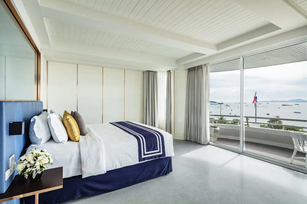 A-One The Royal Cruise Hotel