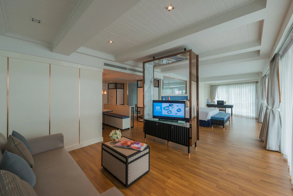 A-One The Royal Cruise Hotel
