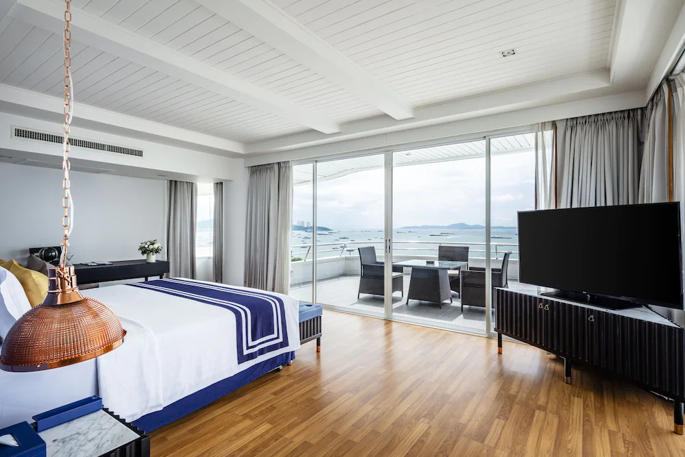 A-One The Royal Cruise Hotel