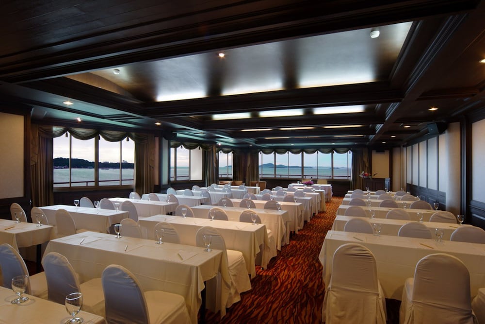 A-One The Royal Cruise Hotel