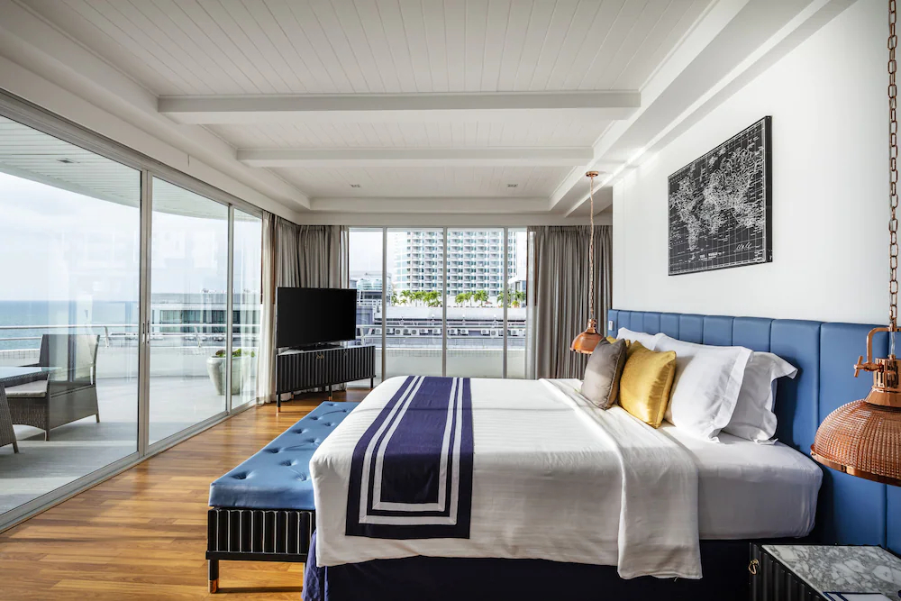 A-One The Royal Cruise Hotel