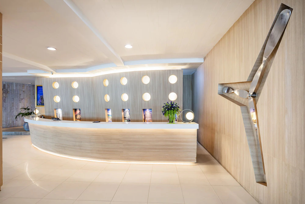 A-One The Royal Cruise Hotel