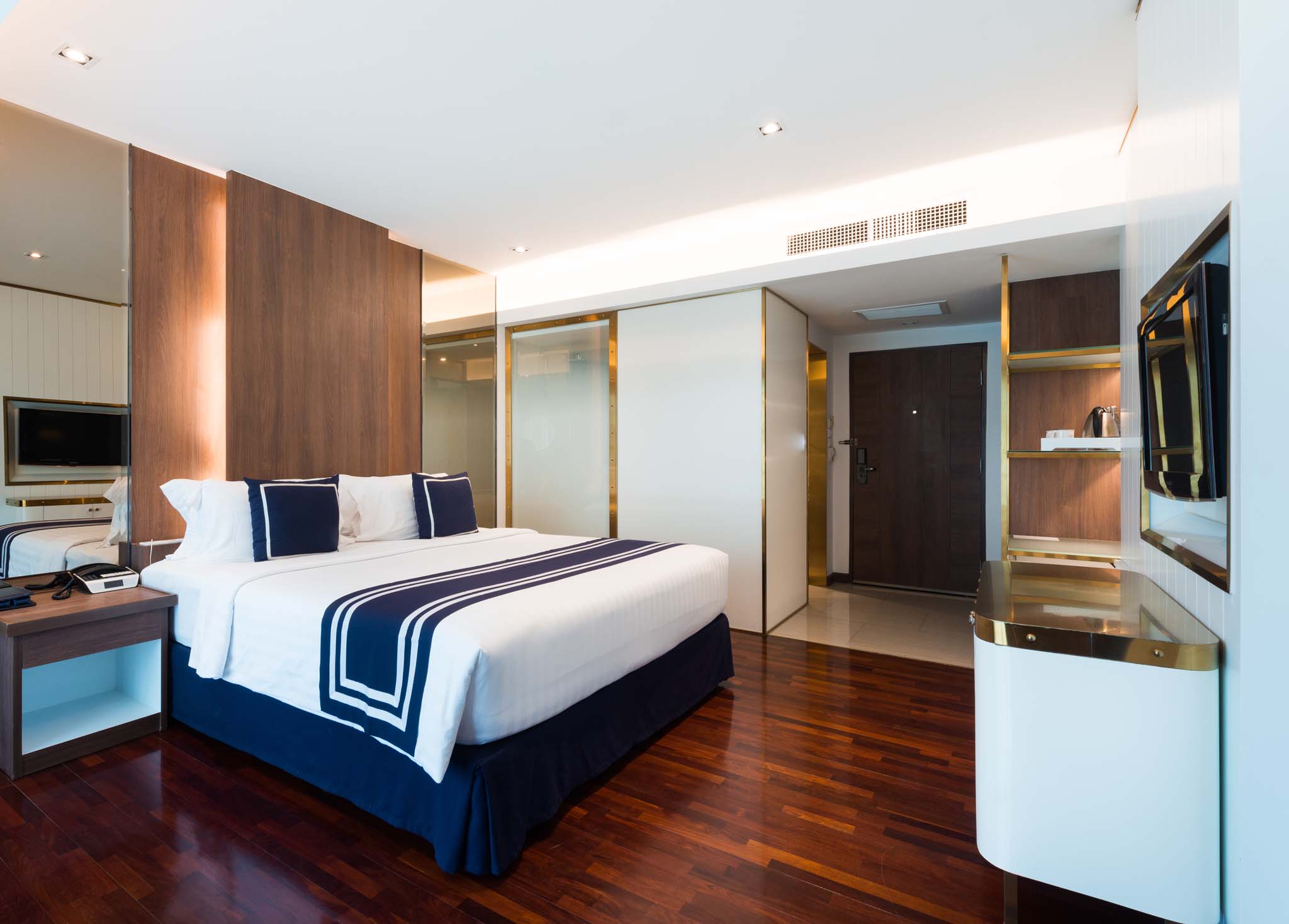 A-One The Royal Cruise Hotel & New Wing Hotel