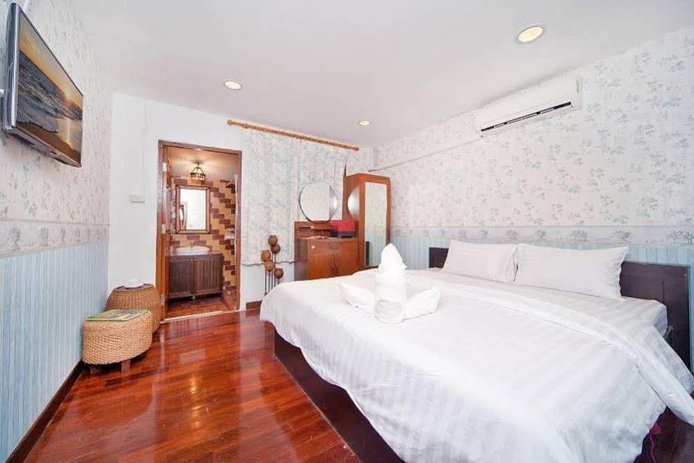 Baan Ruean Thai