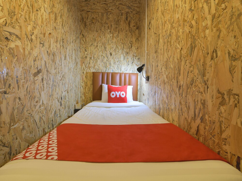 Baan Wararin Hostel by OYO Rooms