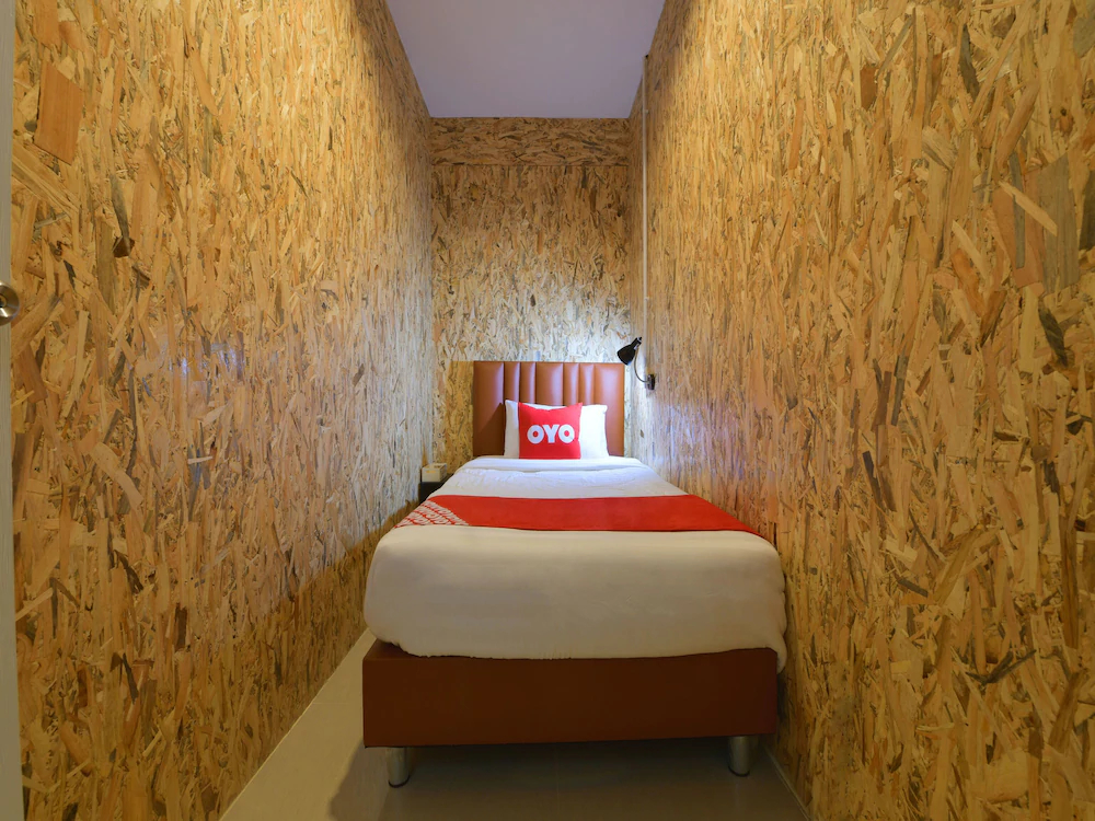Baan Wararin Hostel by OYO Rooms