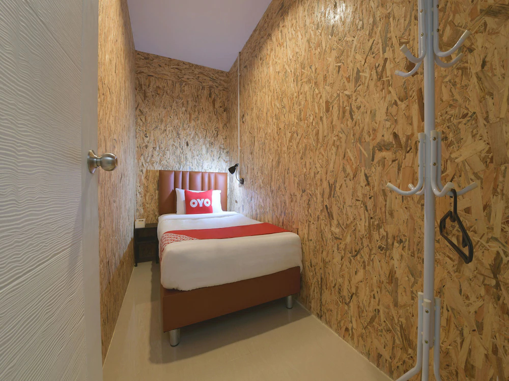 Baan Wararin Hostel by OYO Rooms