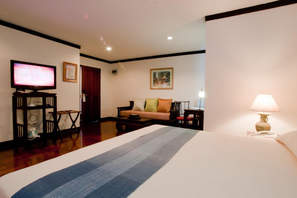 Cucumber Inn Suites