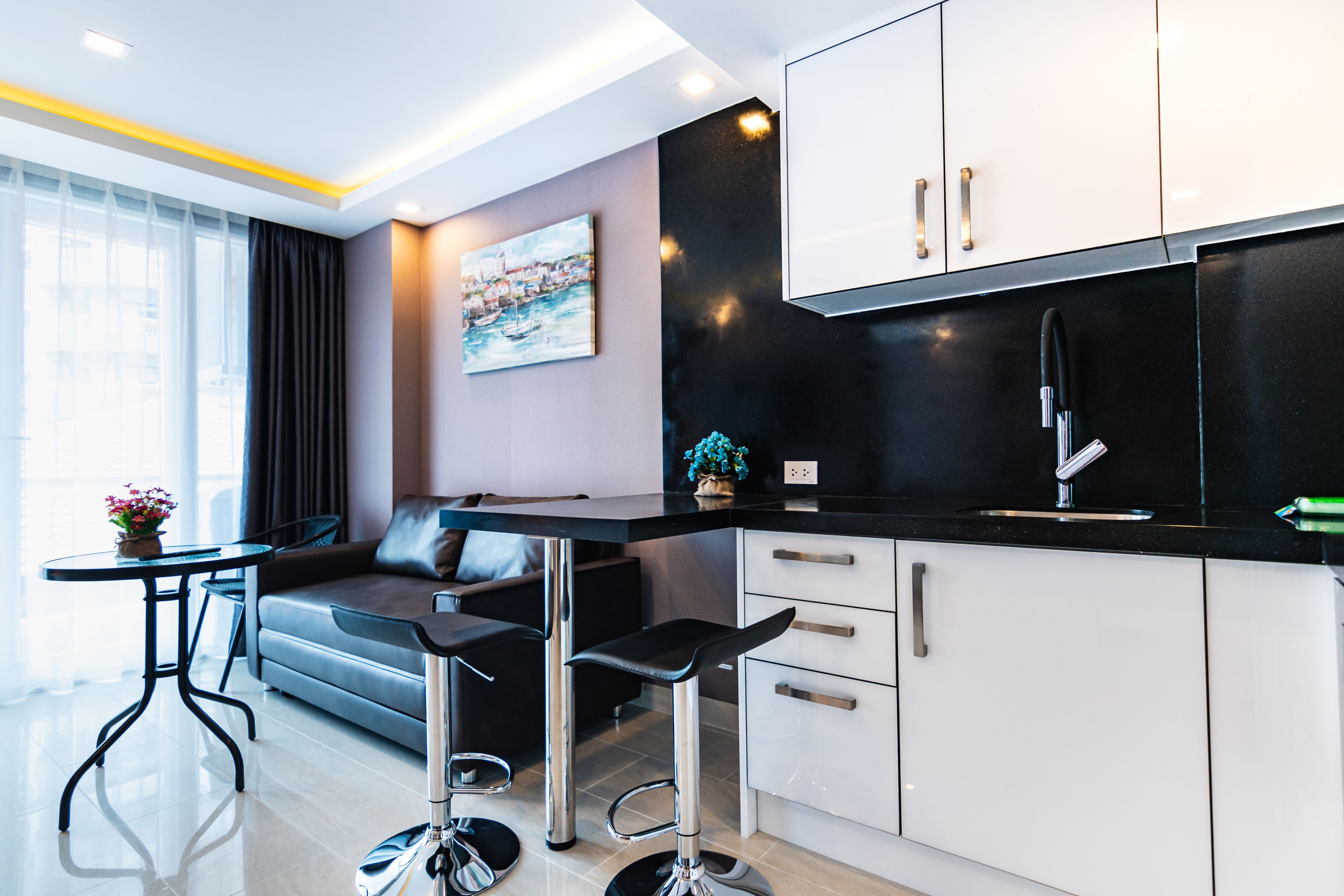Grand Avenue by Pattaya Holiday