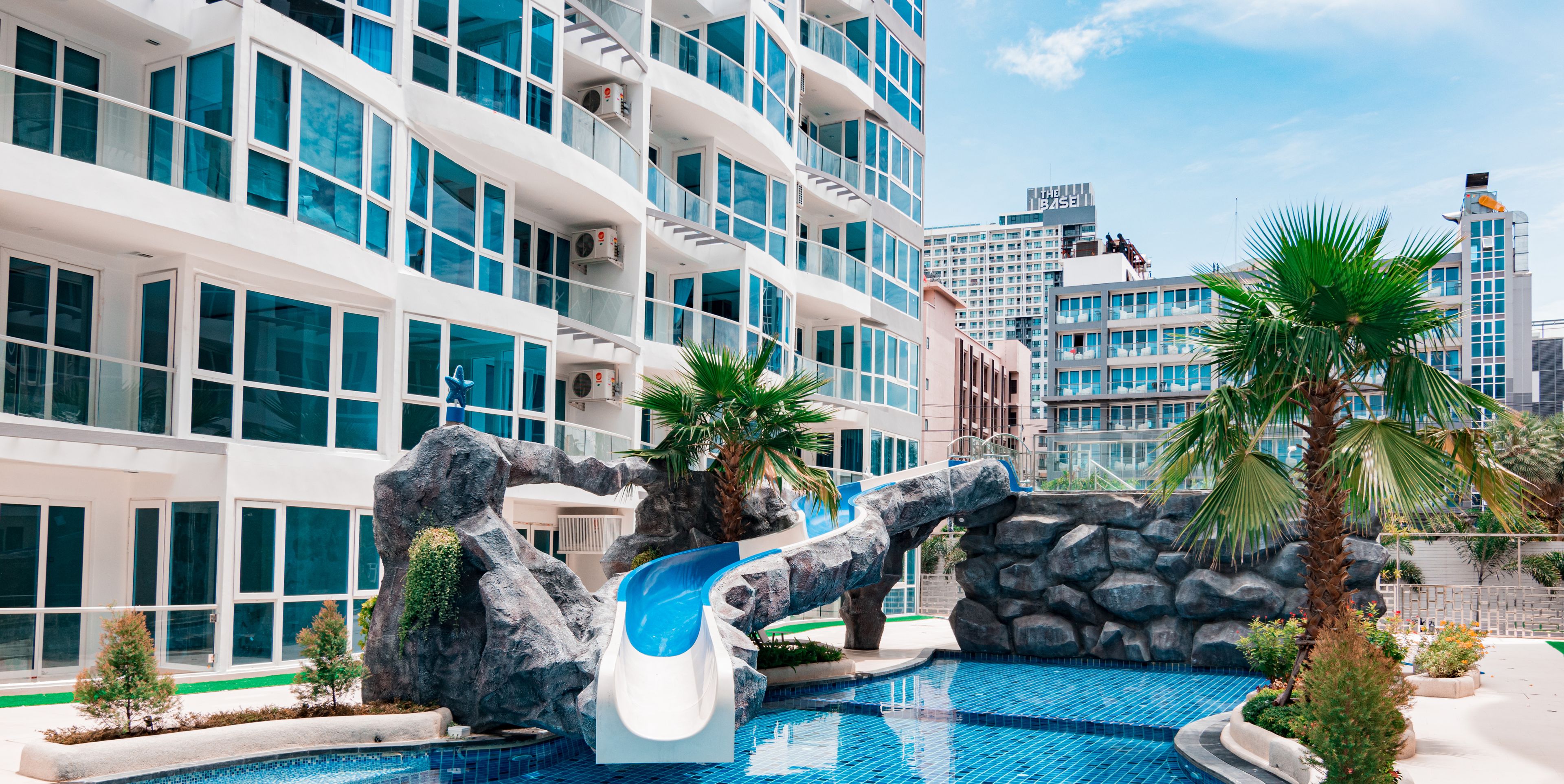 Grand Avenue by Pattaya Holiday