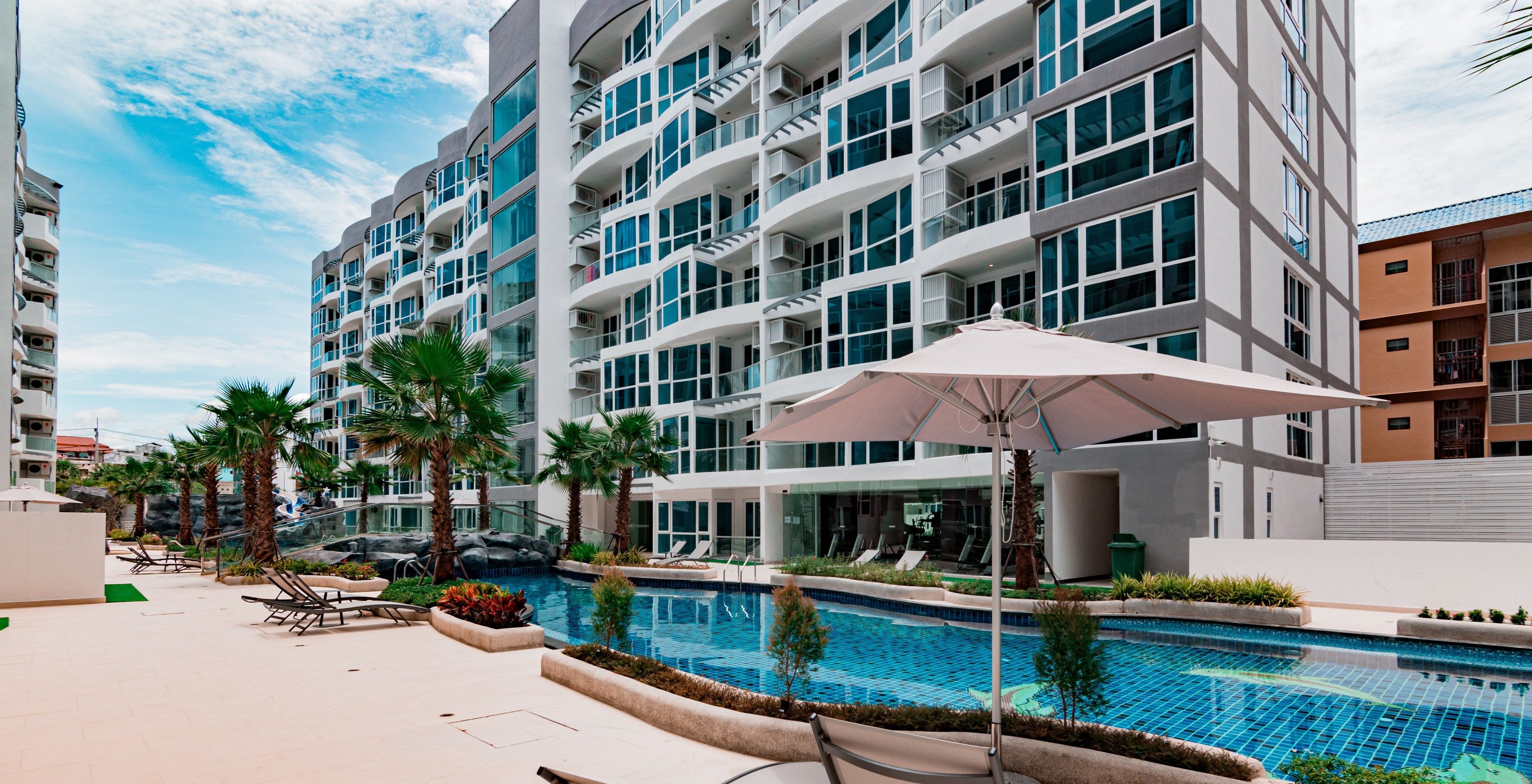 Grand Avenue by Pattaya Holiday