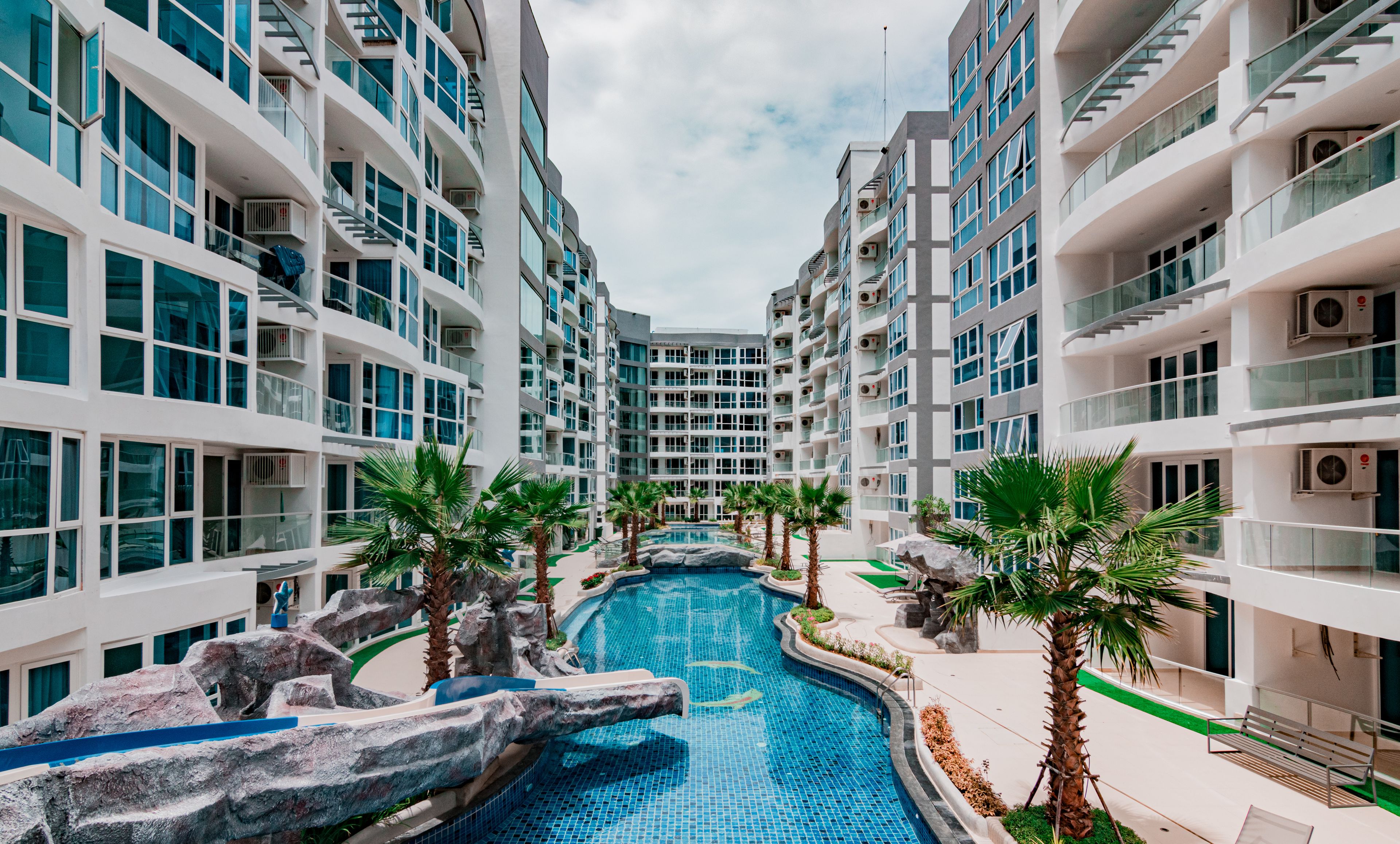 Grand Avenue by Pattaya Holiday