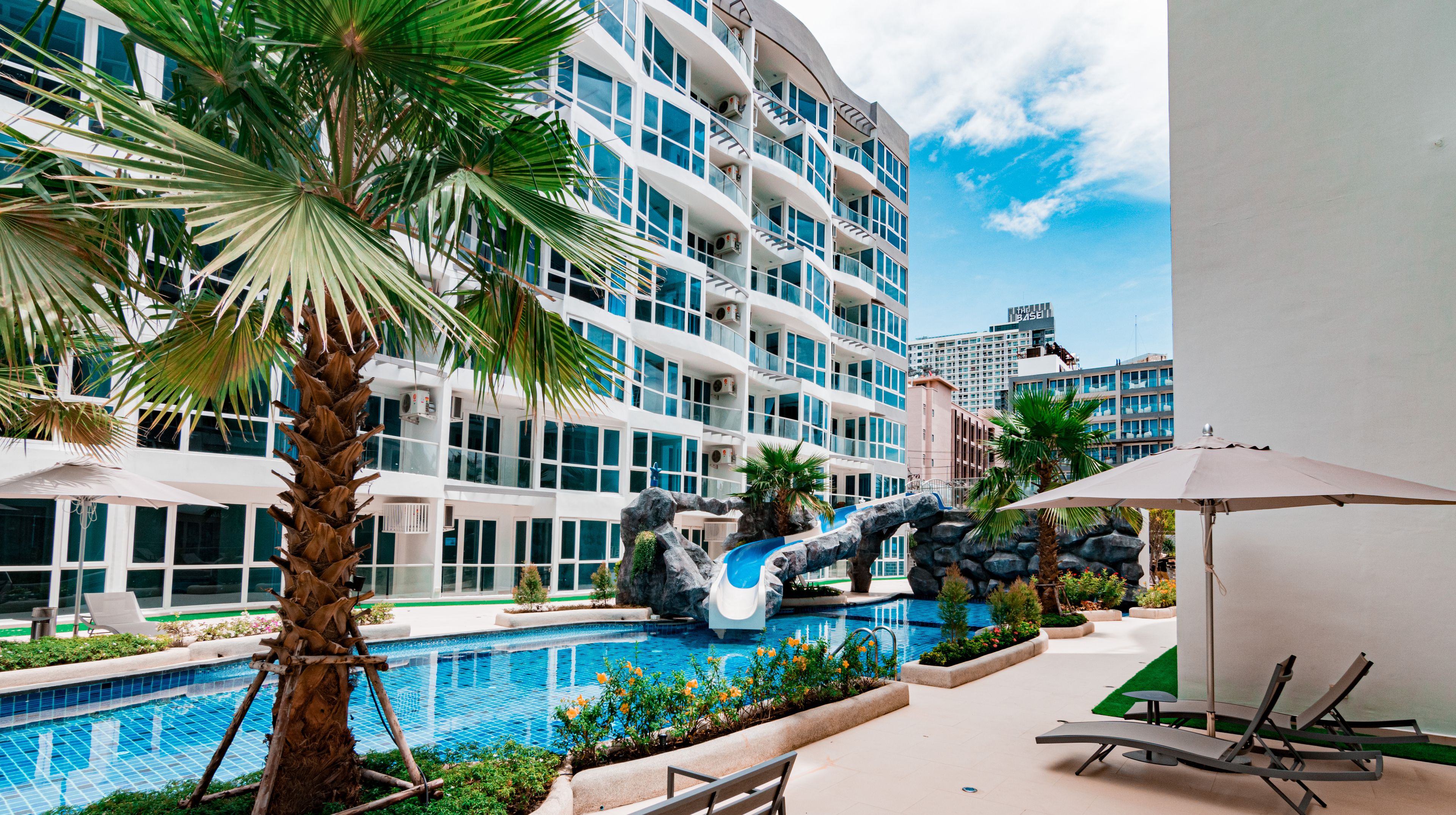 Grand Avenue by Pattaya Holiday