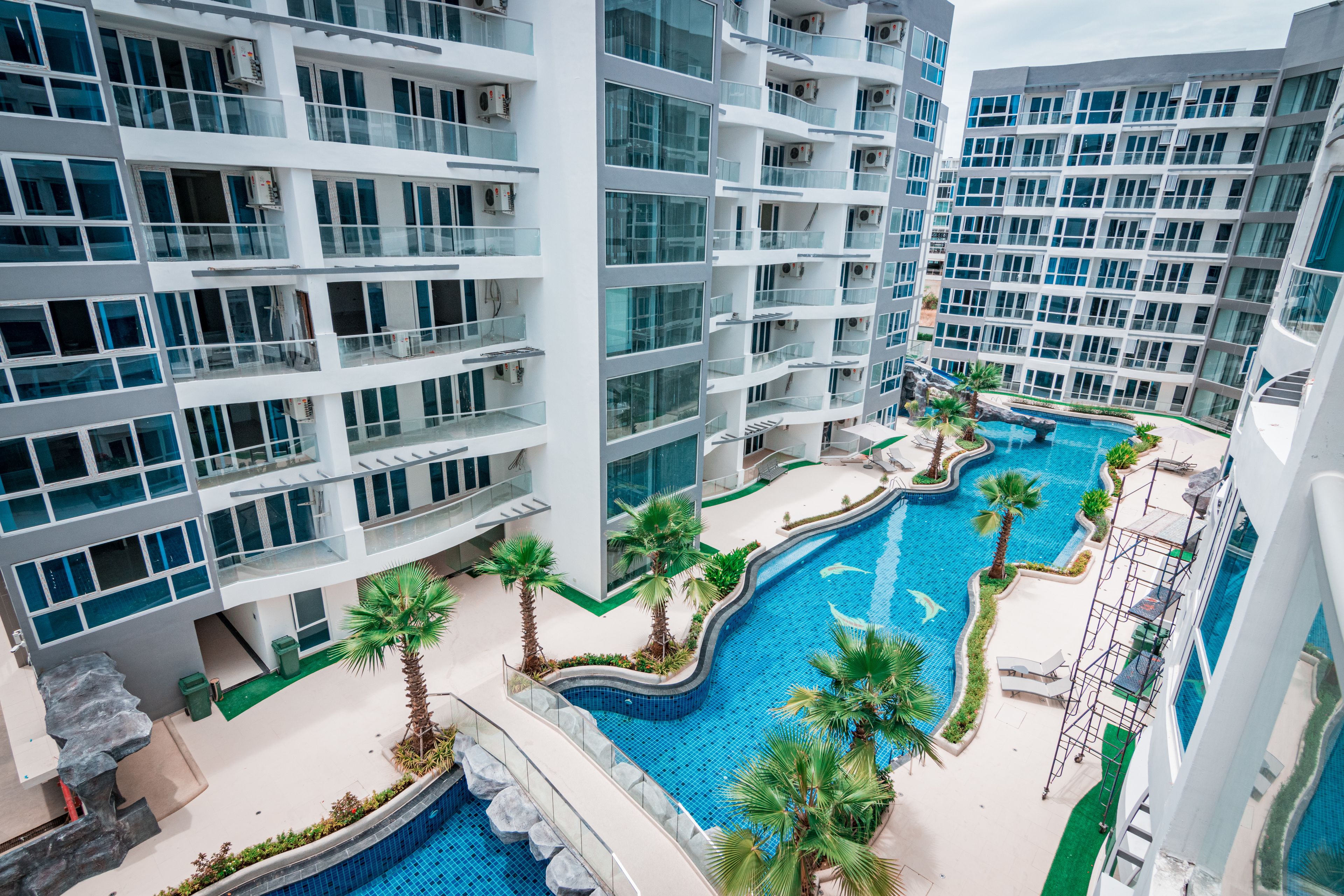 Grand Avenue by Pattaya Holiday