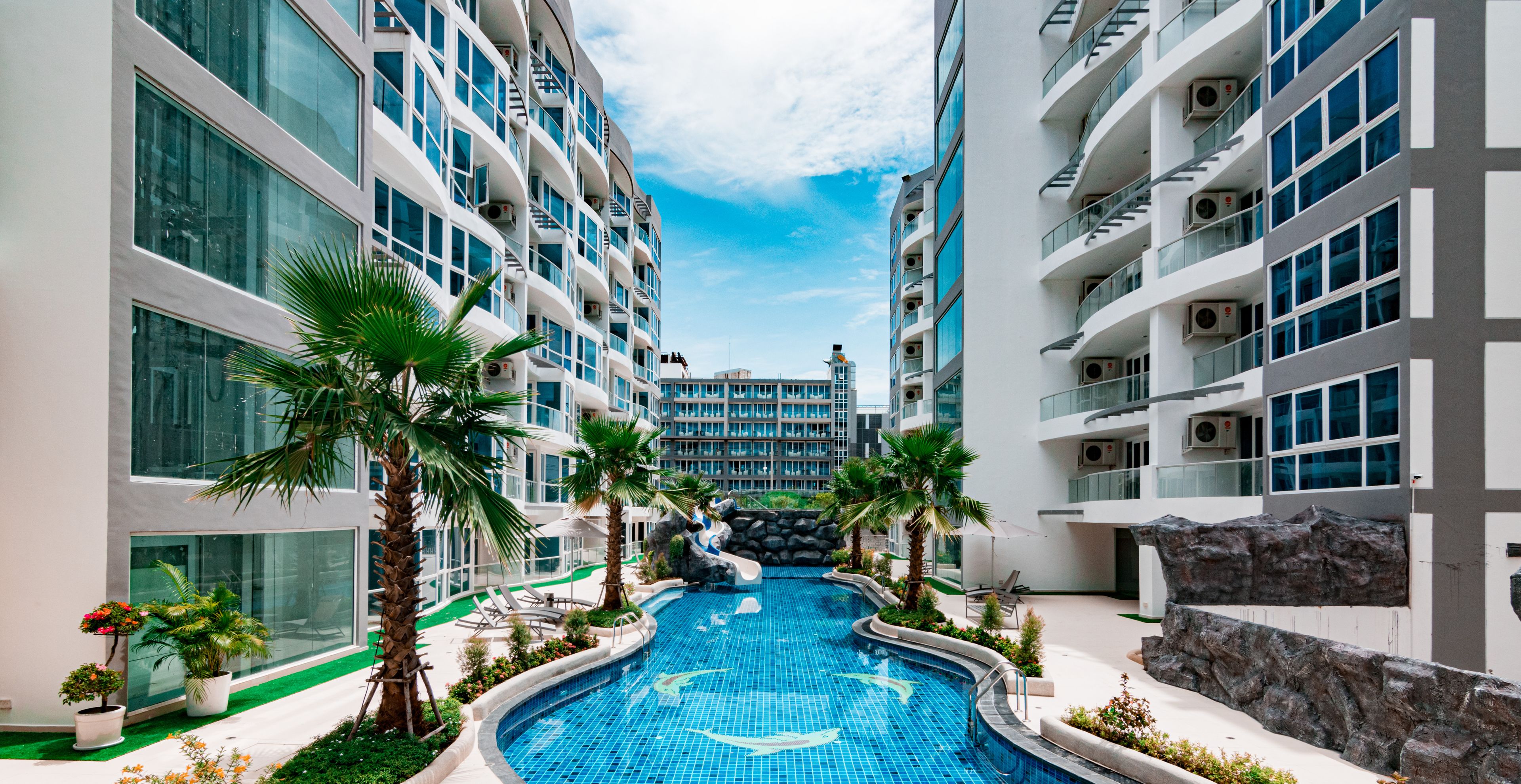 Grand Avenue by Pattaya Holiday