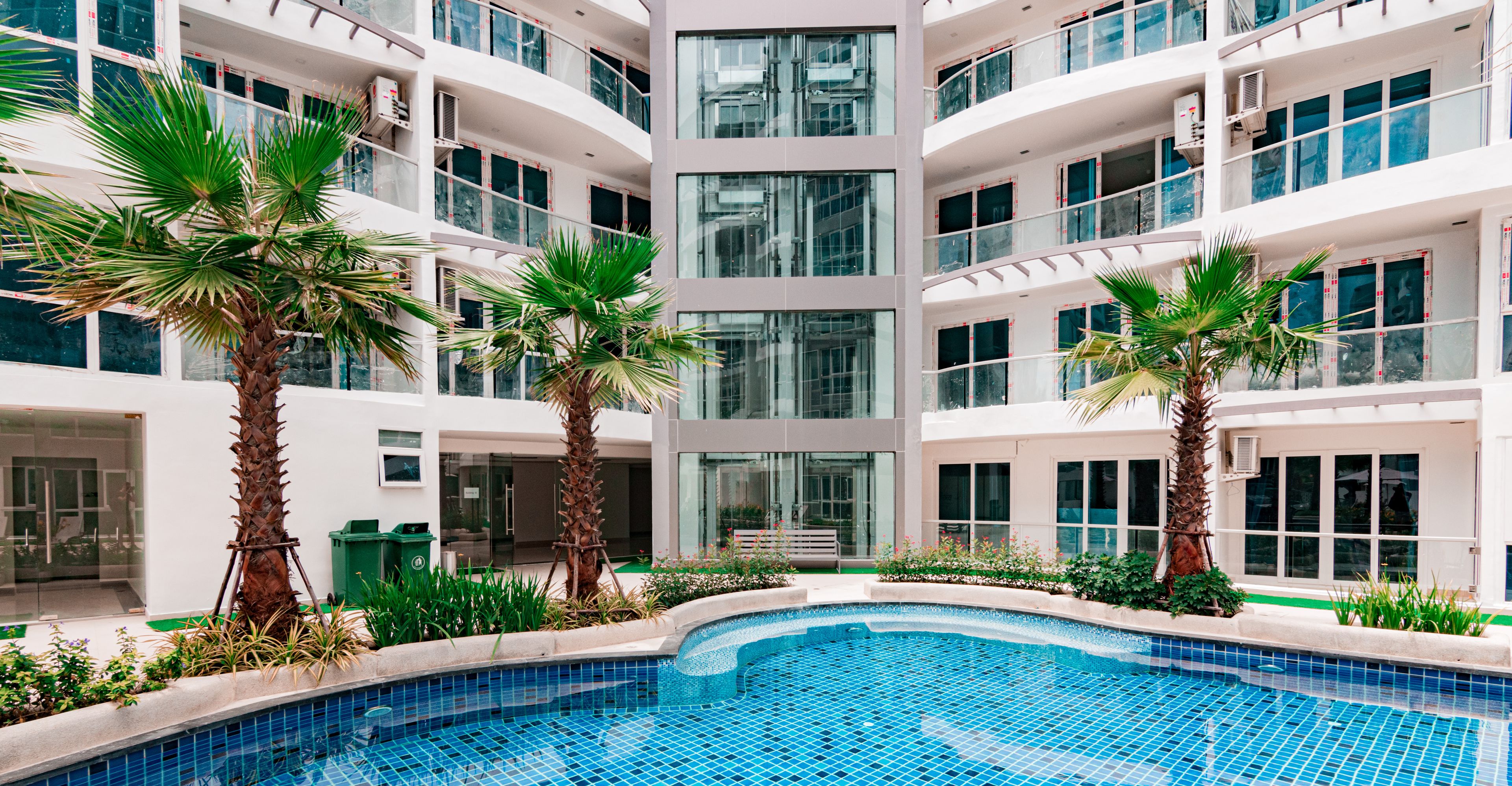 Grand Avenue by Pattaya Holiday