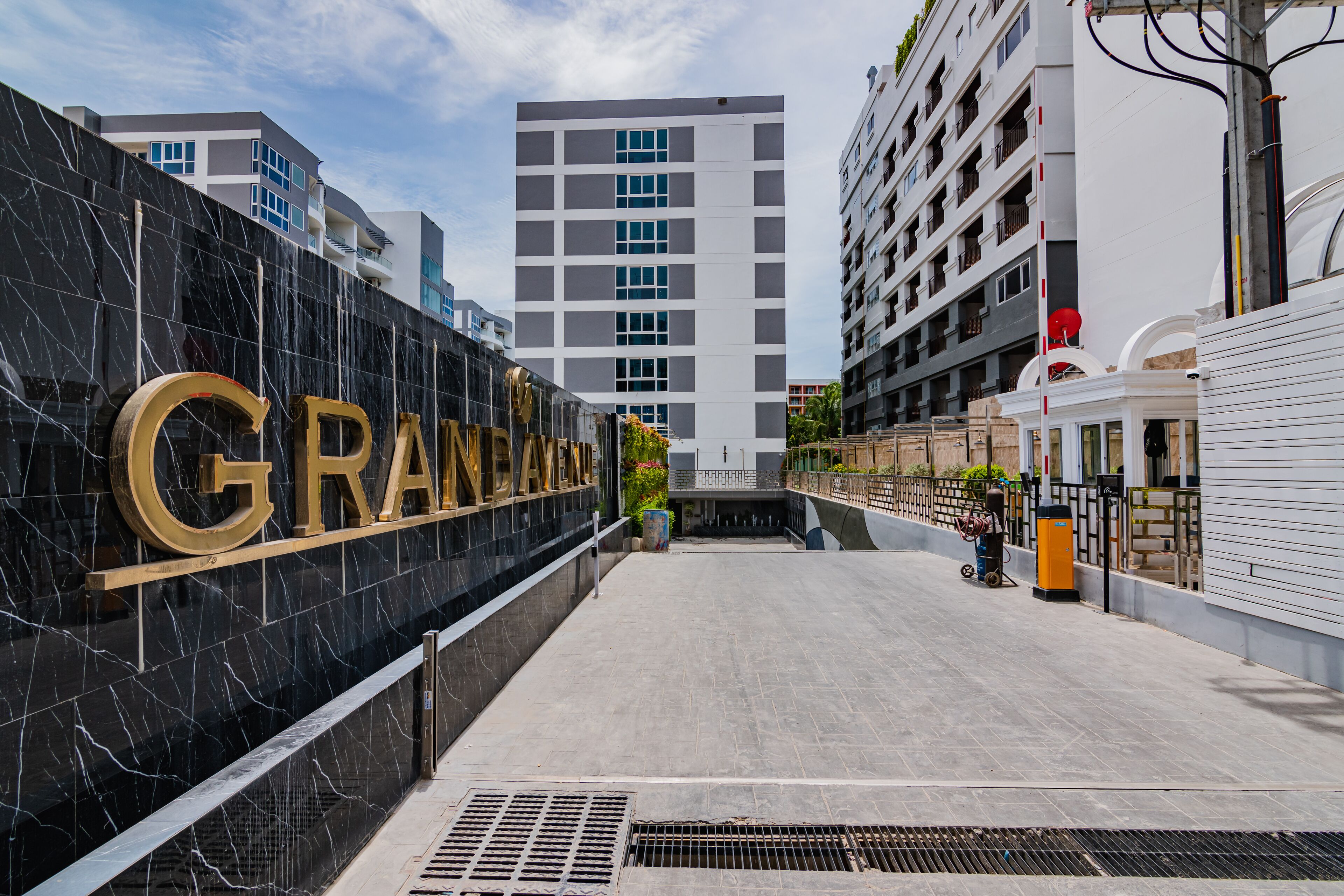 Grand Avenue by Pattaya Holiday