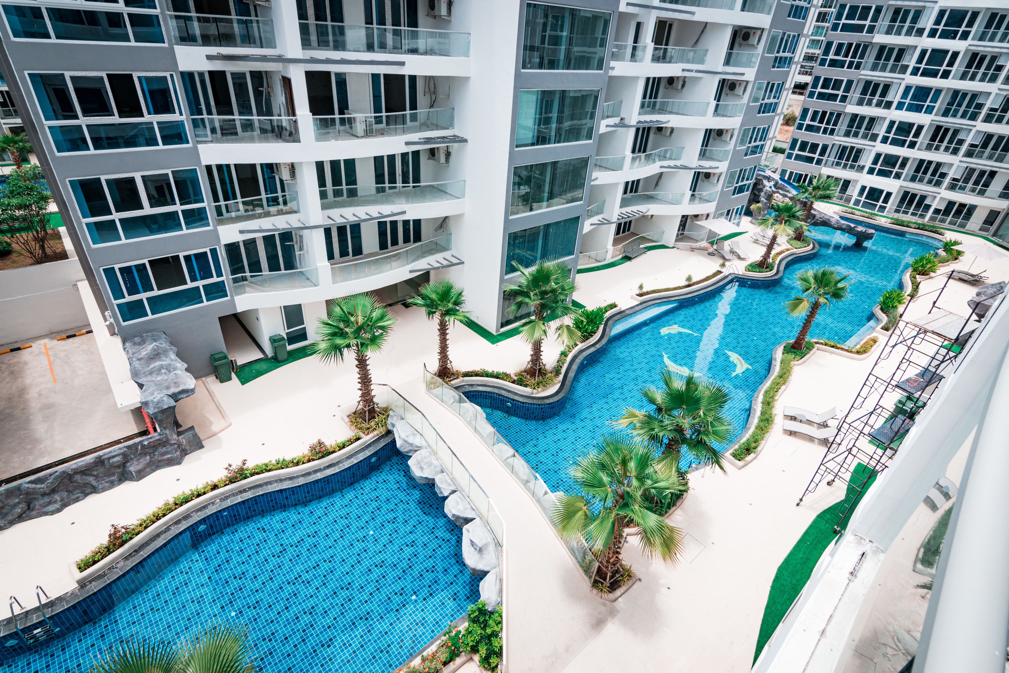 Grand Avenue by Pattaya Holiday
