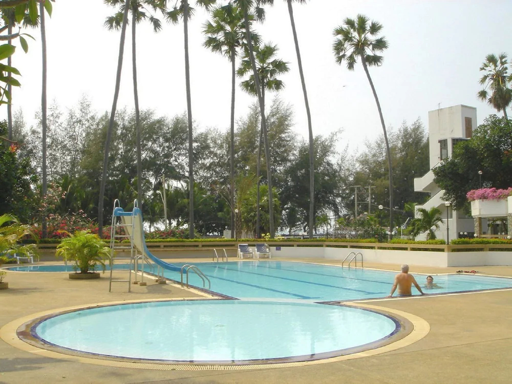 Grand Condo Montra Pool Villa