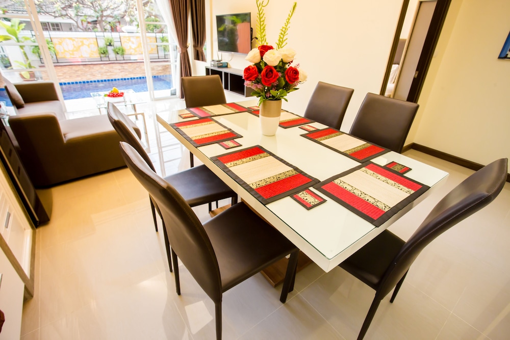 Grand Condo Montra Pool Villa