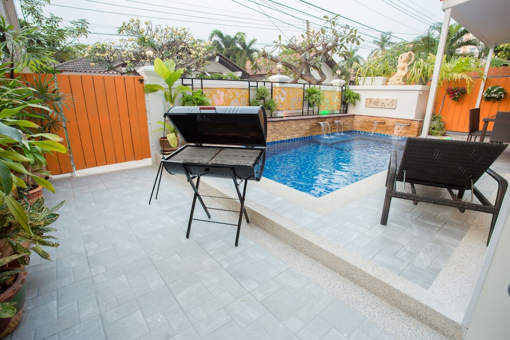 Grand Condo Montra Pool Villa