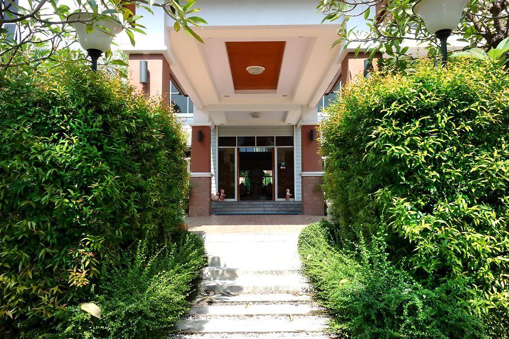 Lek Villa