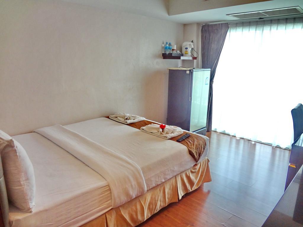 Maleez Lodge Hotel & Restaurant