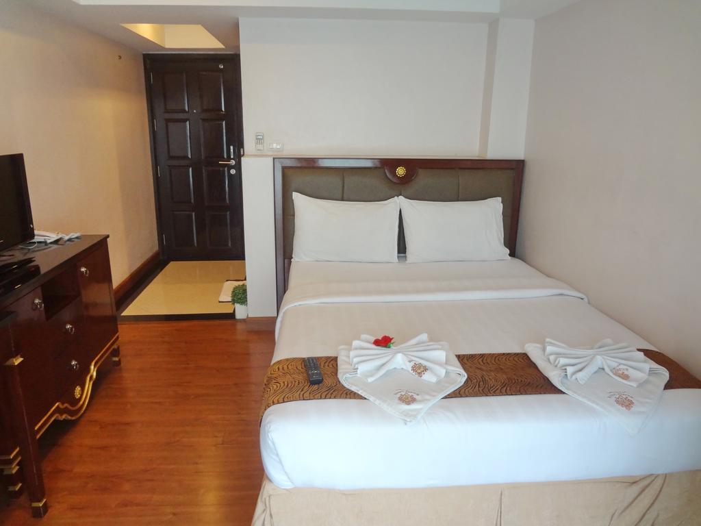Maleez Lodge Hotel & Restaurant