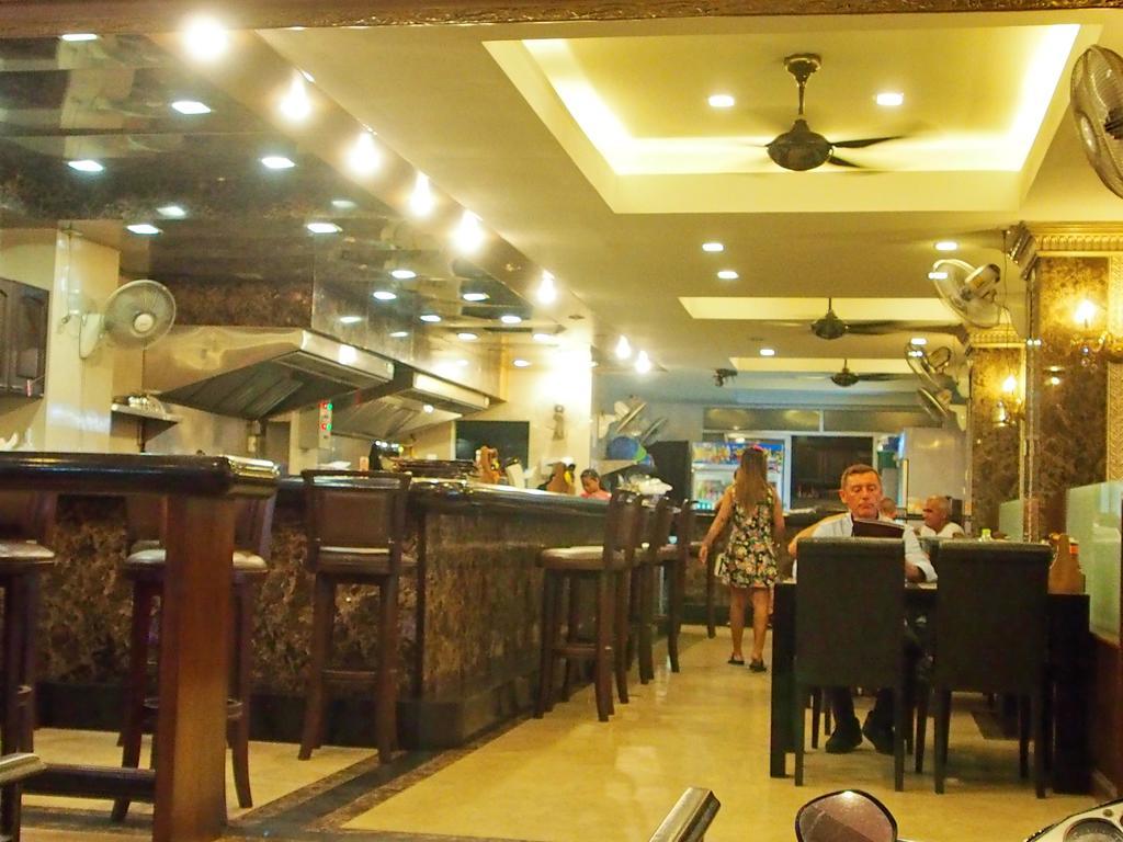 Maleez Lodge Hotel & Restaurant