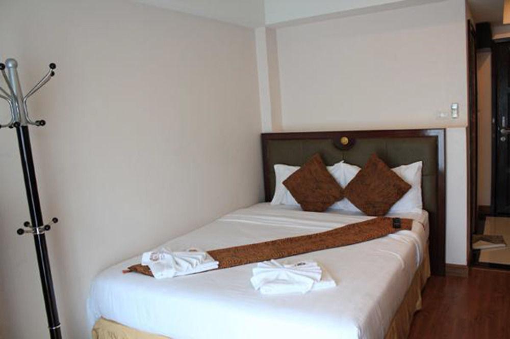 Maleez Lodge Hotel & Restaurant