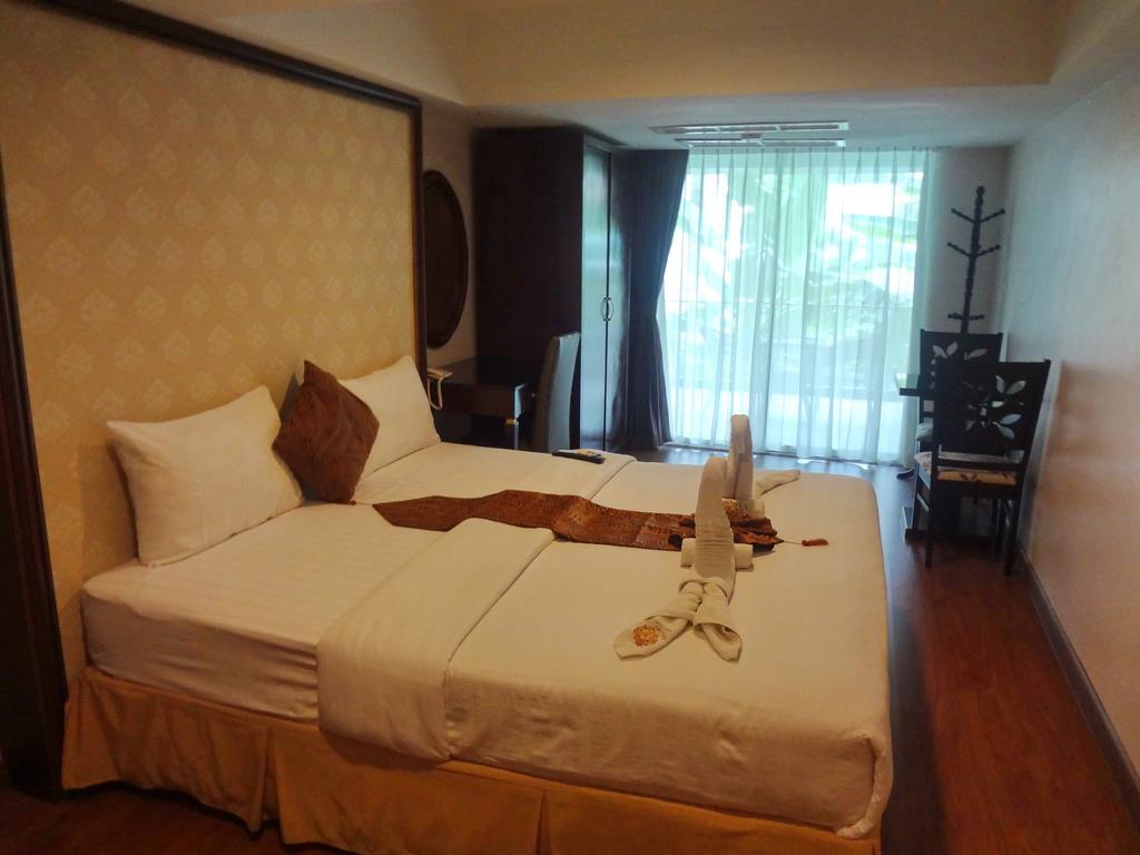 Maleez Lodge Hotel & Restaurant
