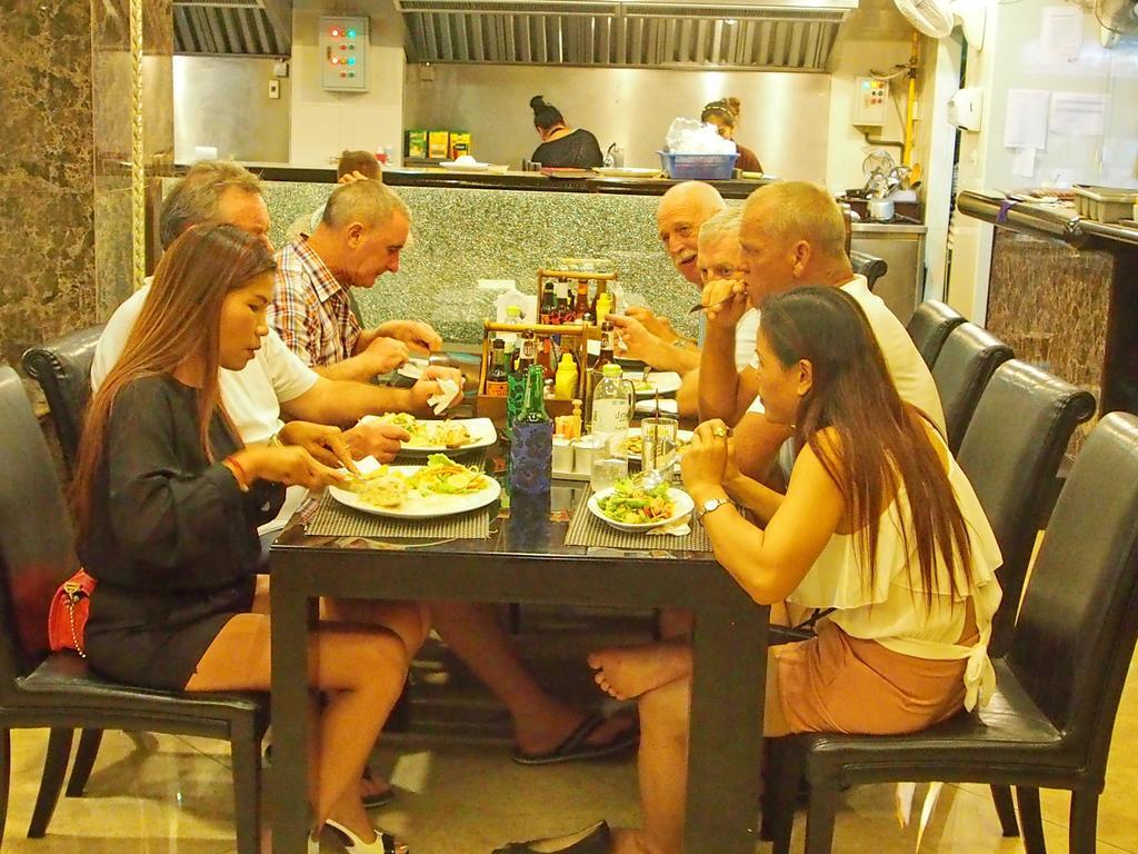 Maleez Lodge Hotel & Restaurant