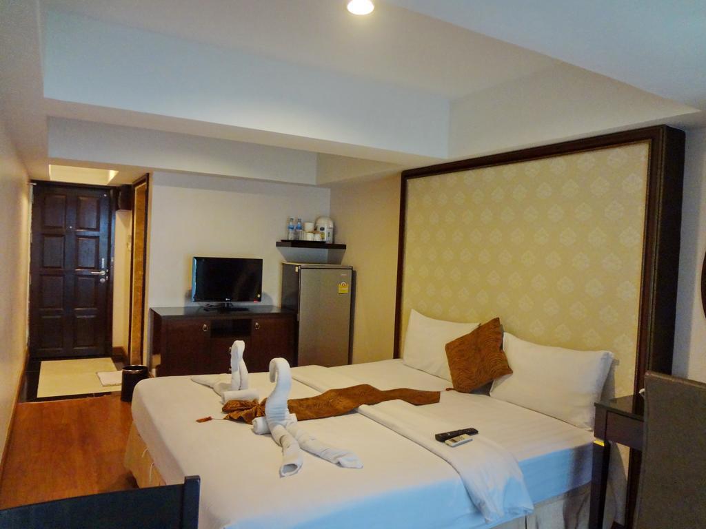 Maleez Lodge Hotel & Restaurant