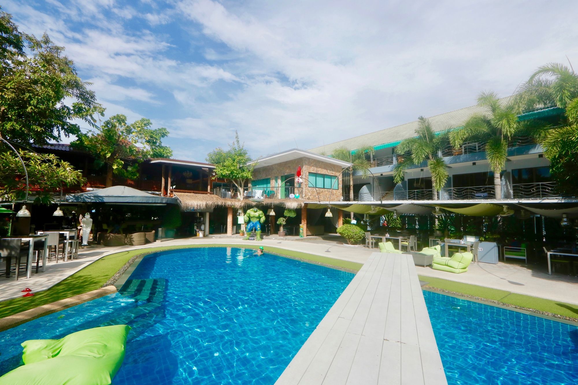 Momento Resort