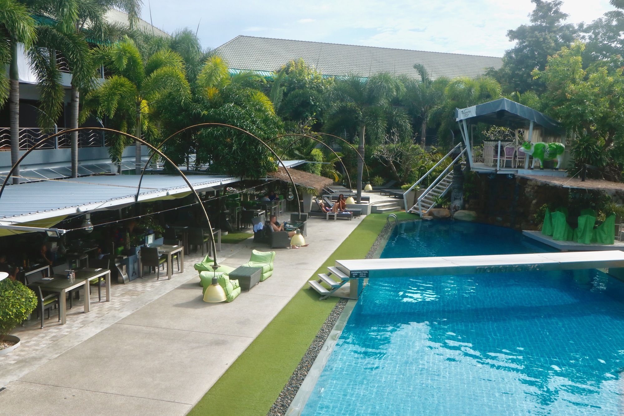 Momento Resort