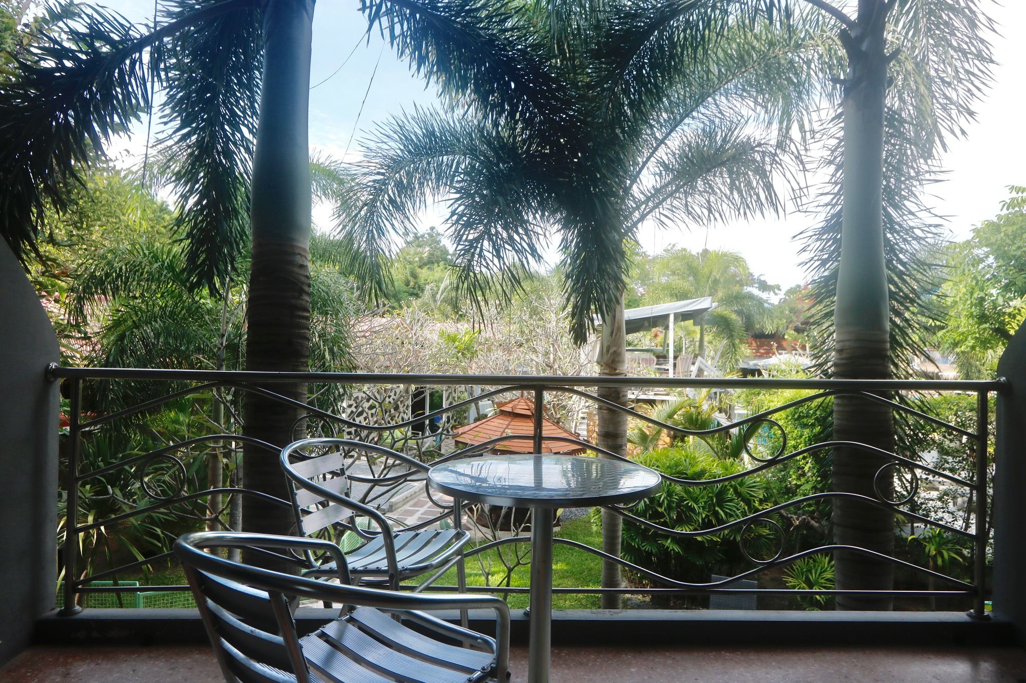 Momento Resort