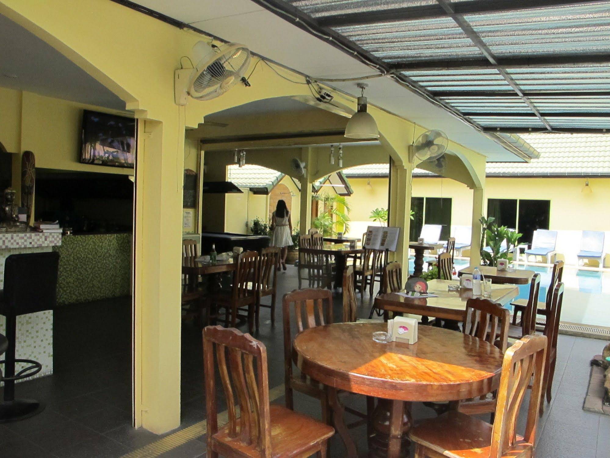 New Dao Café