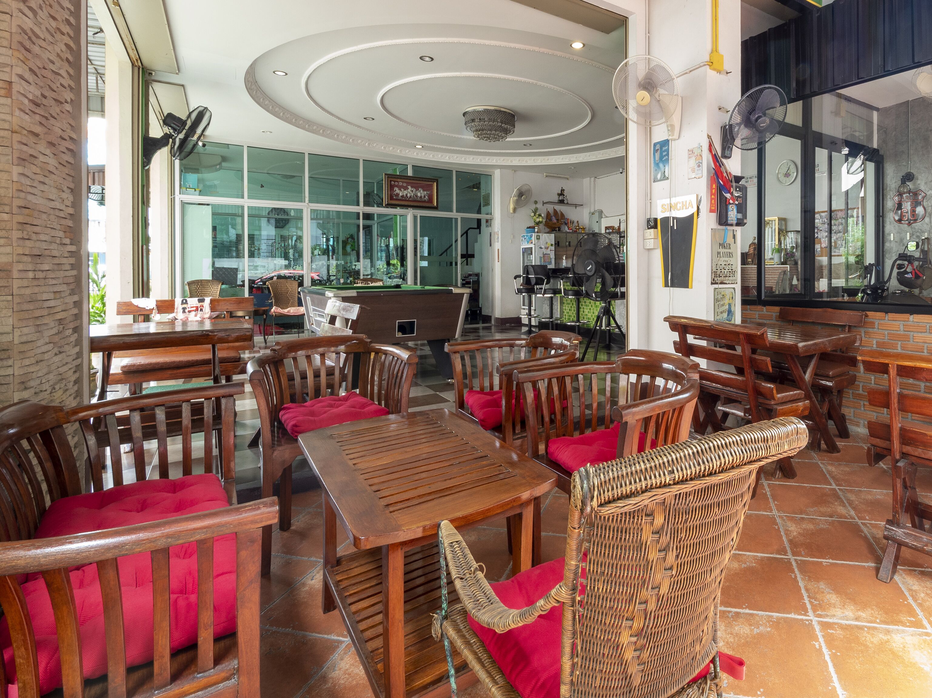 OYO 75350 Hole In One Bar Hotel