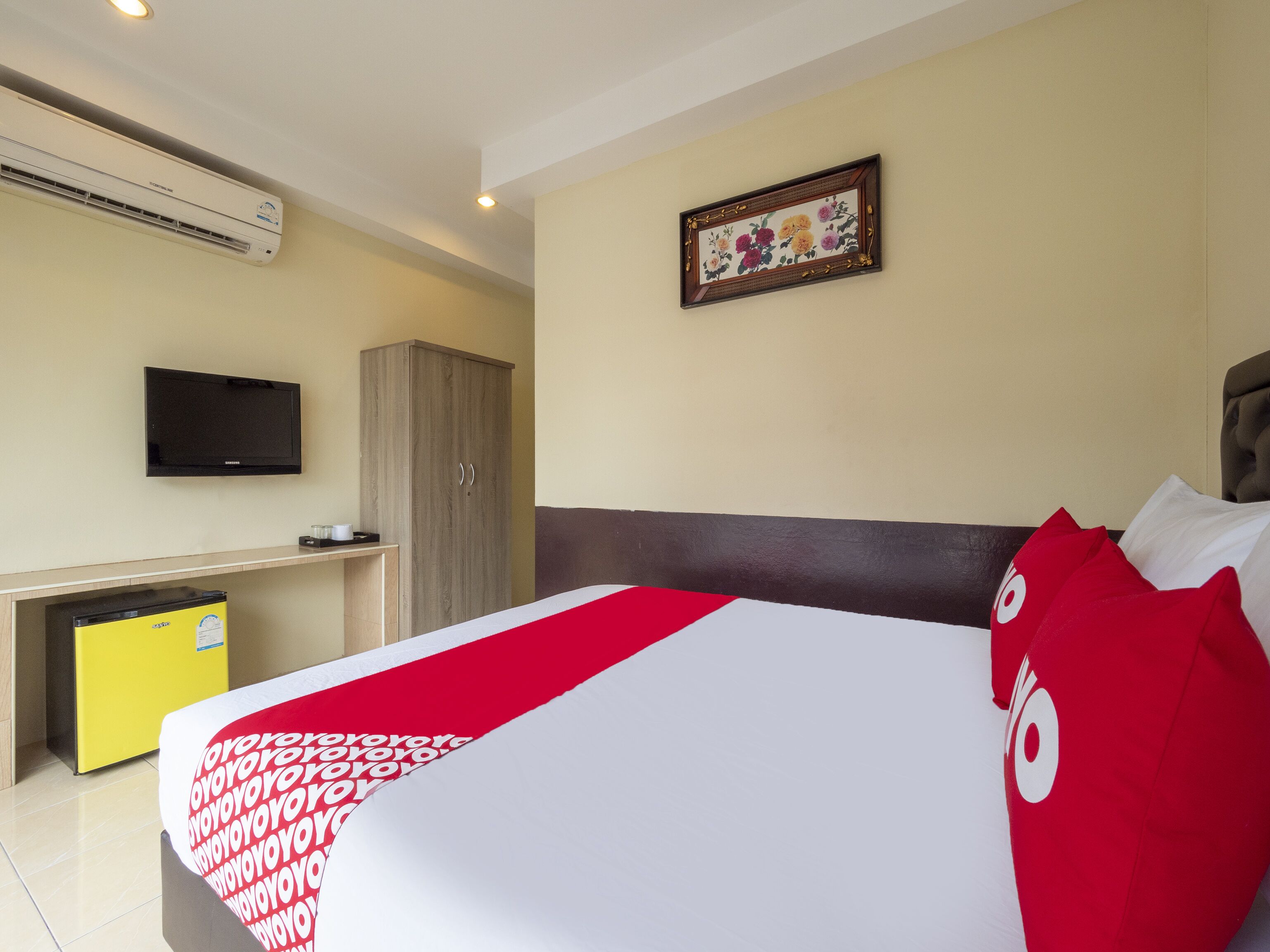 OYO 75350 Hole In One Bar Hotel