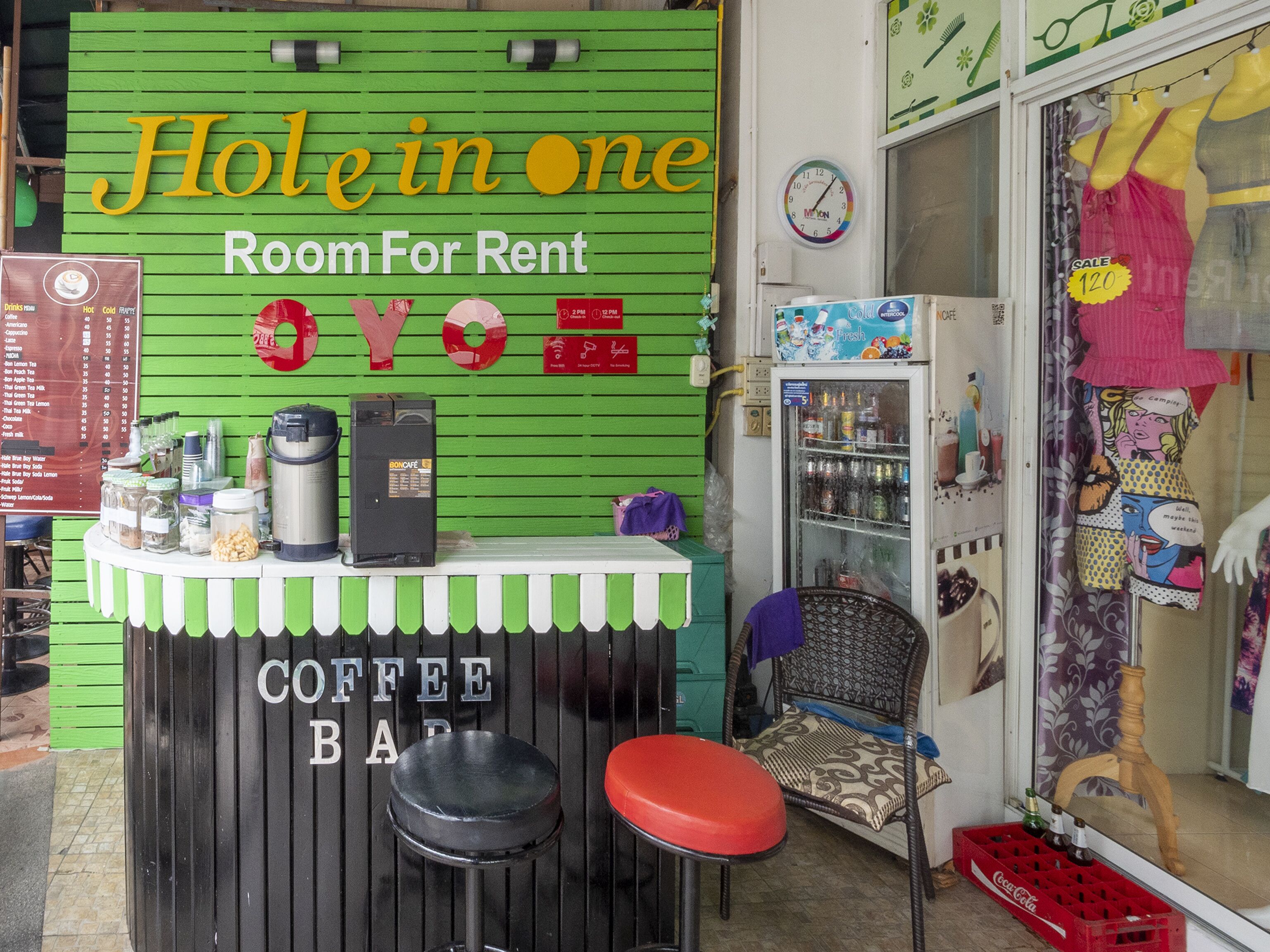 OYO 75350 Hole In One Bar Hotel