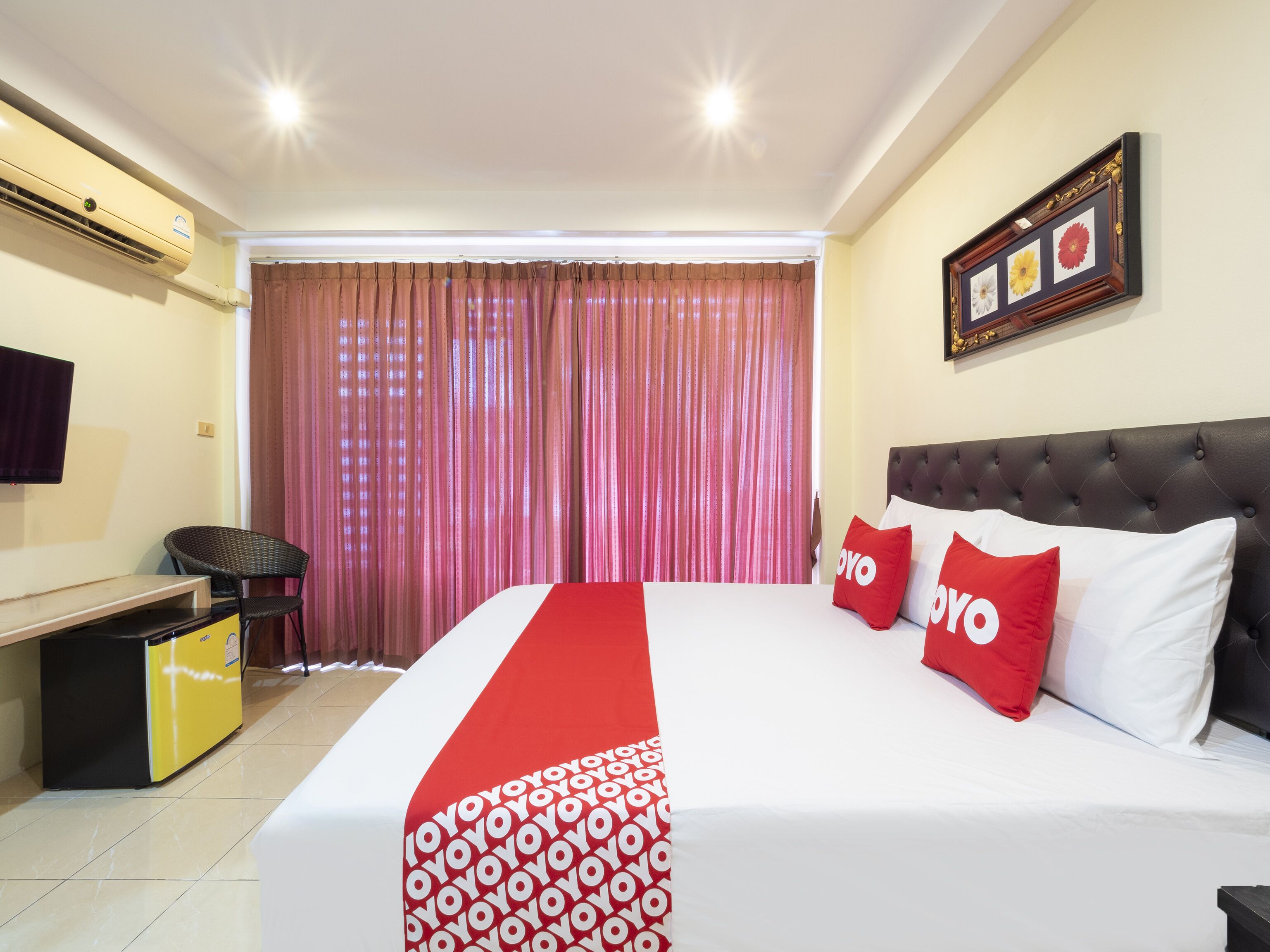 OYO 75350 Hole In One Bar Hotel