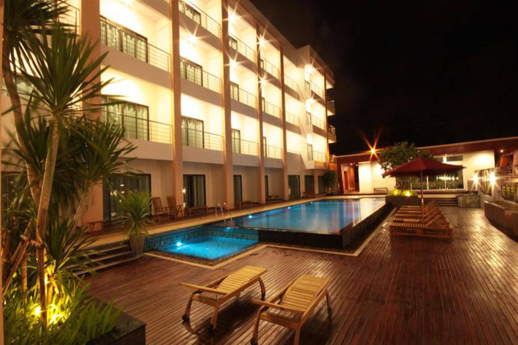 Paragon Suites Resort