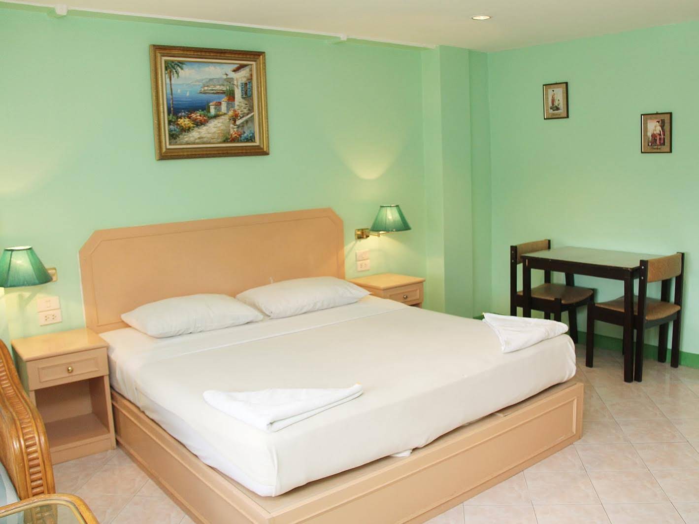 Richman Poorman Guesthouse