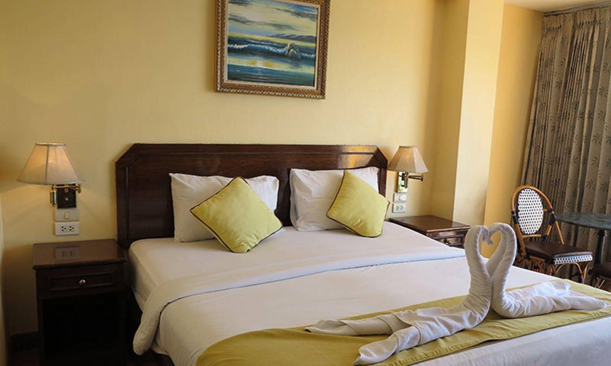Richman Poorman Guesthouse