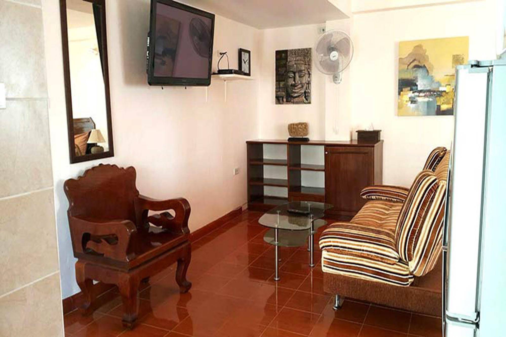 Richman Poorman Guesthouse
