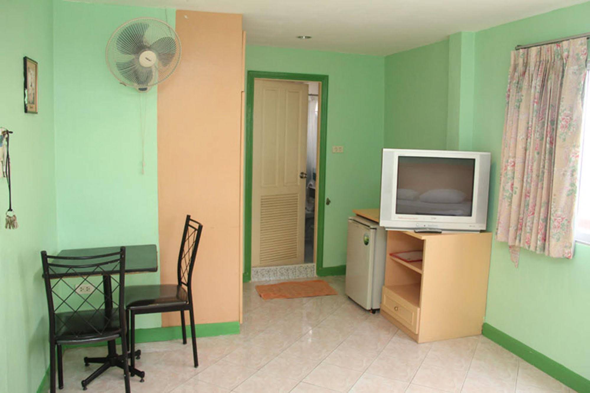 Richman Poorman Guesthouse