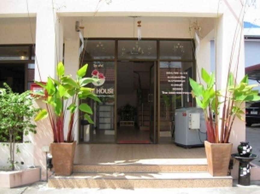 Rose House Pattaya Hotel